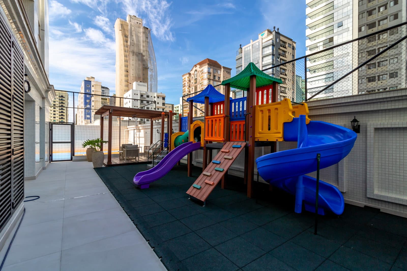 Playground do Paramount Tower, em Meia Praia, Itapema