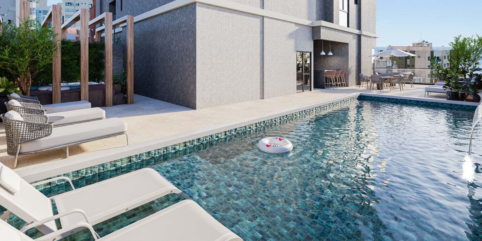 Piscina com prainha do Pirita Concept Home Residence, em Meia Praia, Itapema