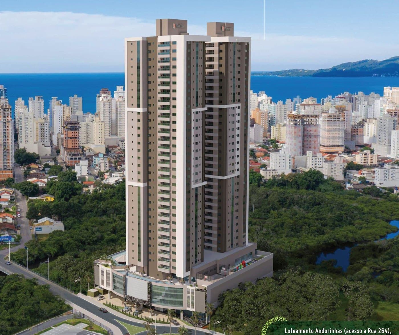Vista aérea do Reserva do Arvoredo Home Club, com a mata preservada ao lado e a Meia Praia ao fundo