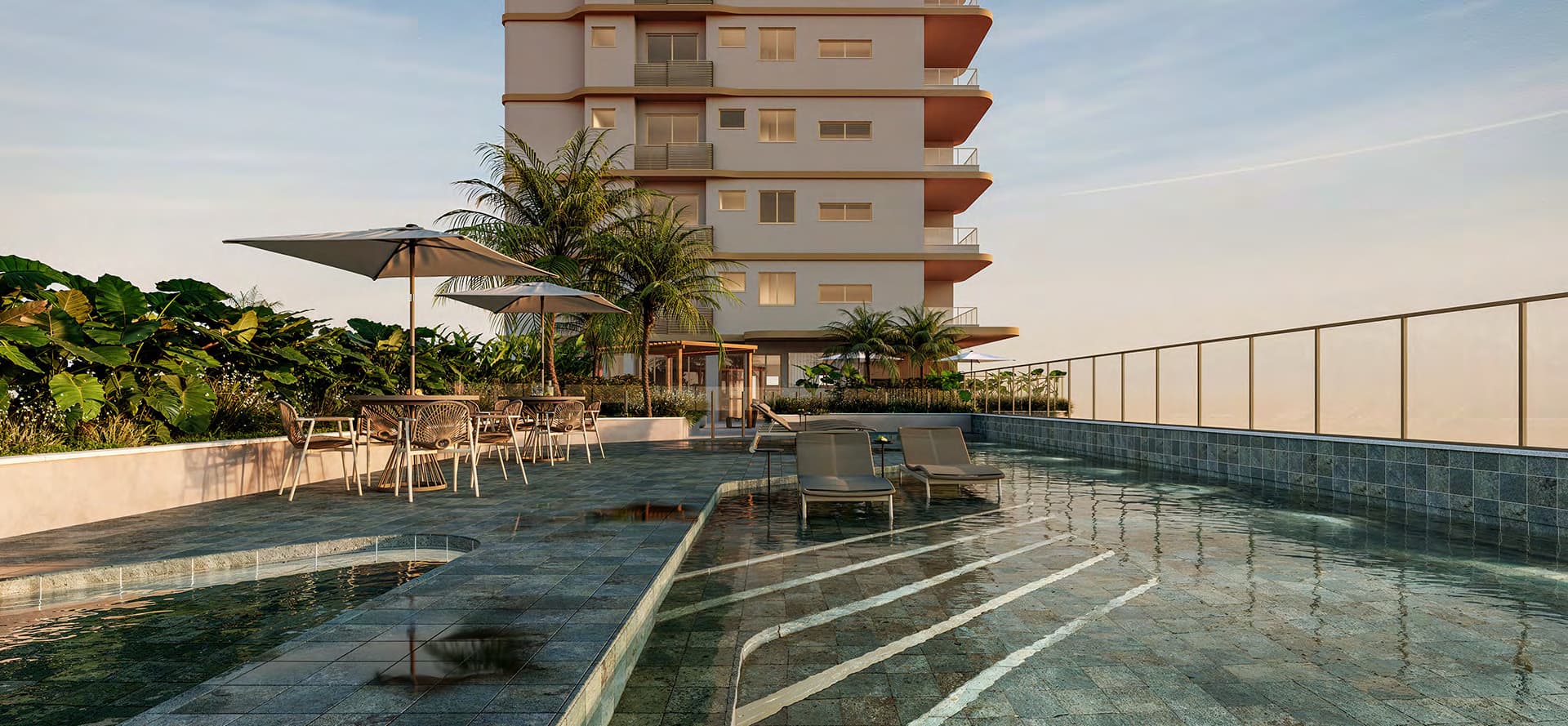 Piscina do Solaris, em Meia Praia, Itapema