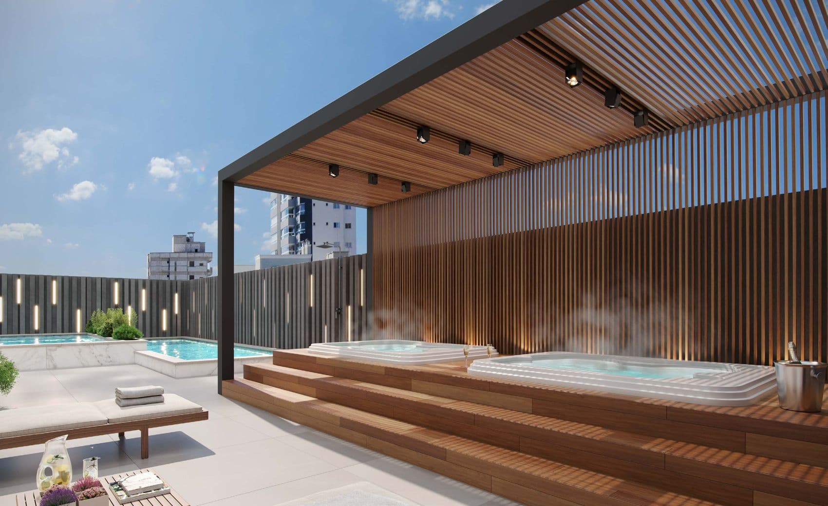 Spa com deck de madeira do The Breeze, na Meia Praia, Itapema