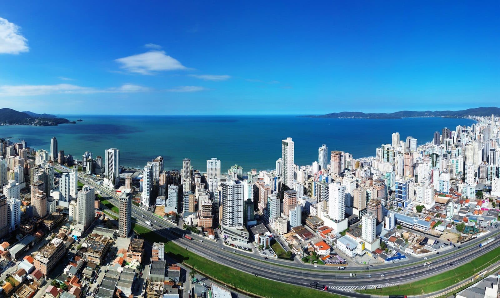 Vista aérea da Meia Praia, em Itapema, onde fica o Yahweh Residence
