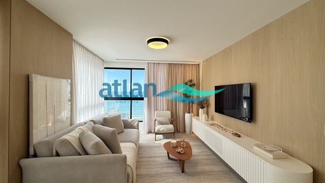 Apartamento 3 suítes em Meia Praia — Meia Praia