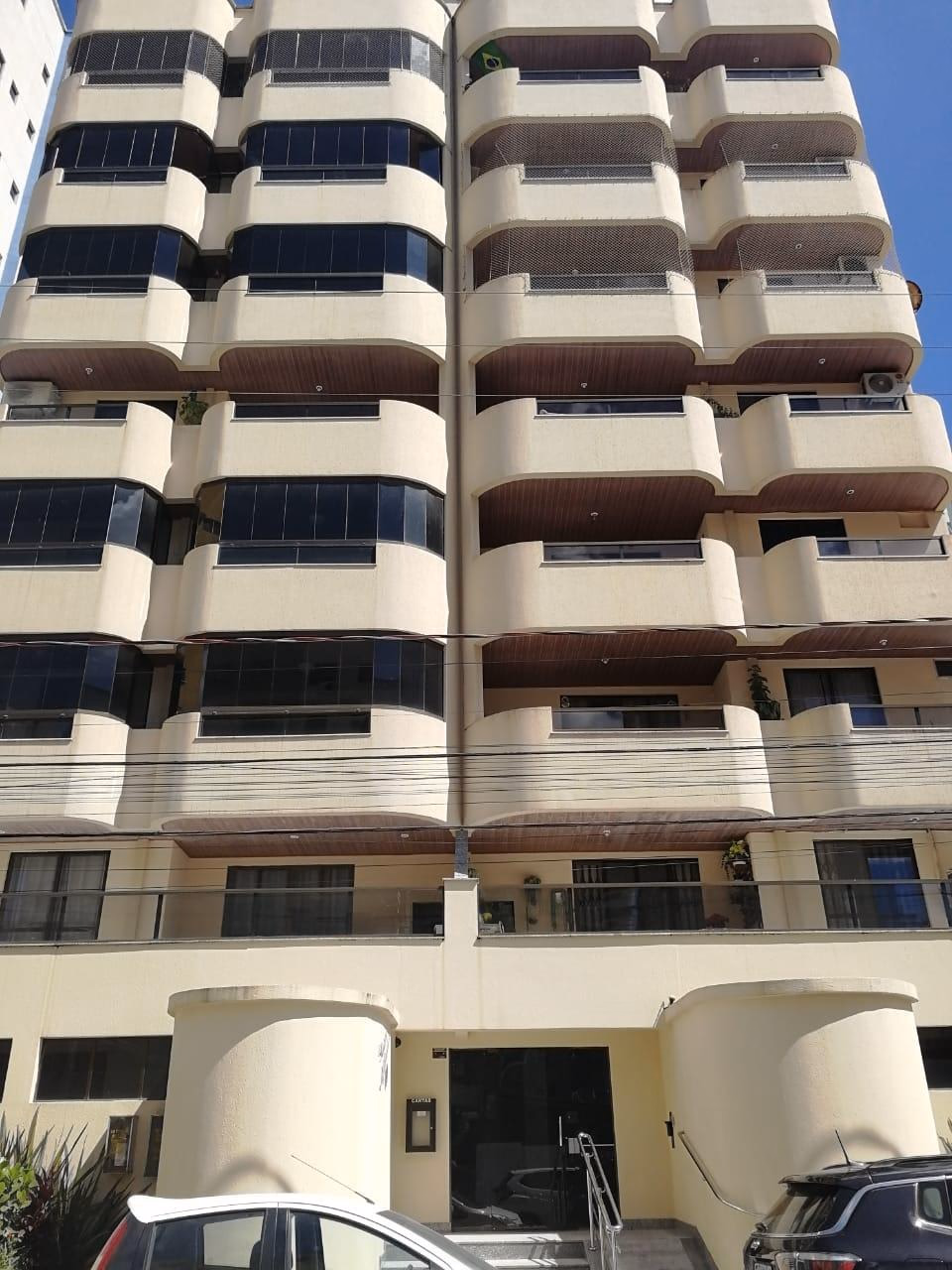 Yonara Raphaela Residencial — Meia Praia