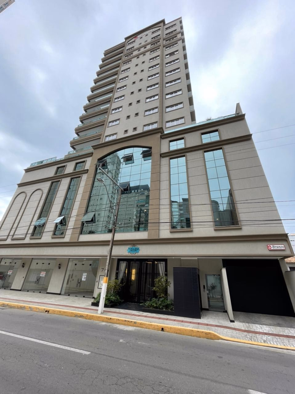 Apartamento a venda em Meia Praia, Itapema (1)