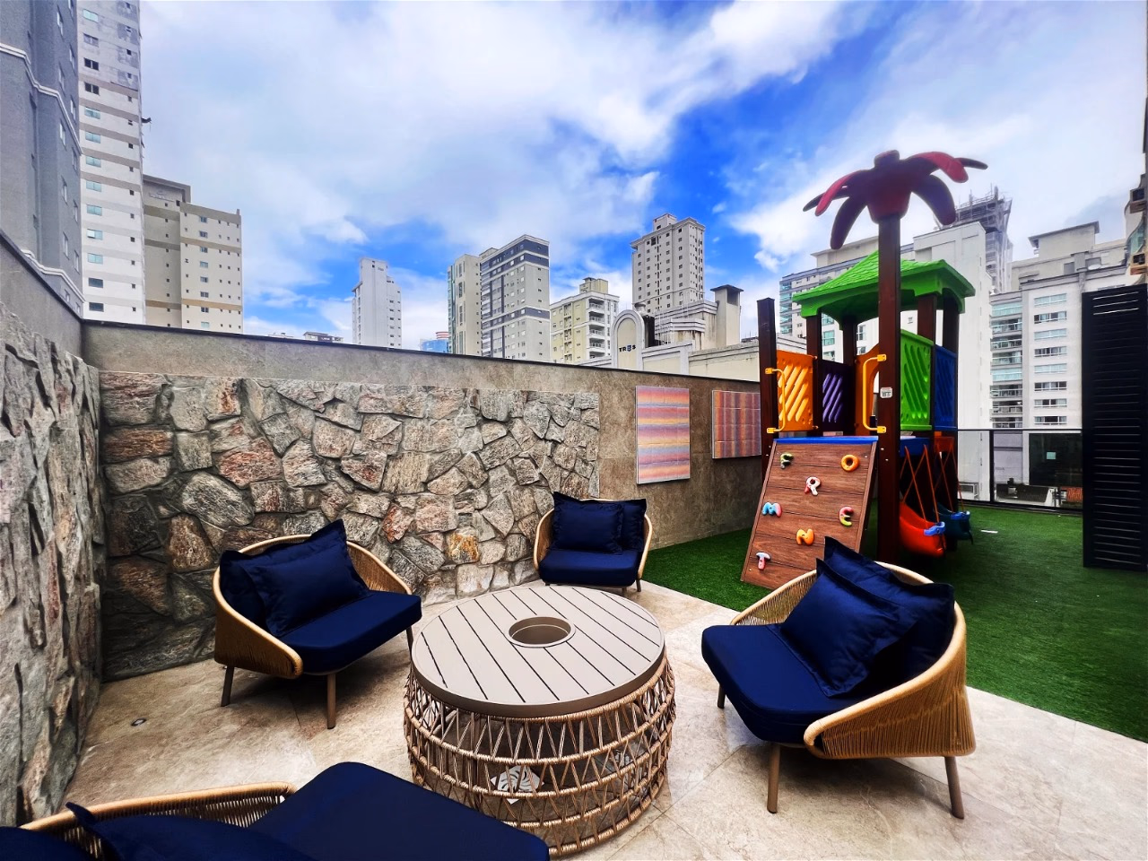 Residencial Santa Mônica - Rua 258, Bairro Meia Praia, Itapema - SC (3)