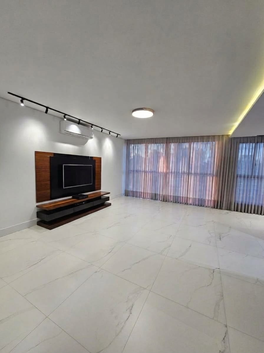 Apartamento 3 suítes em Meia Praia — Meia Praia