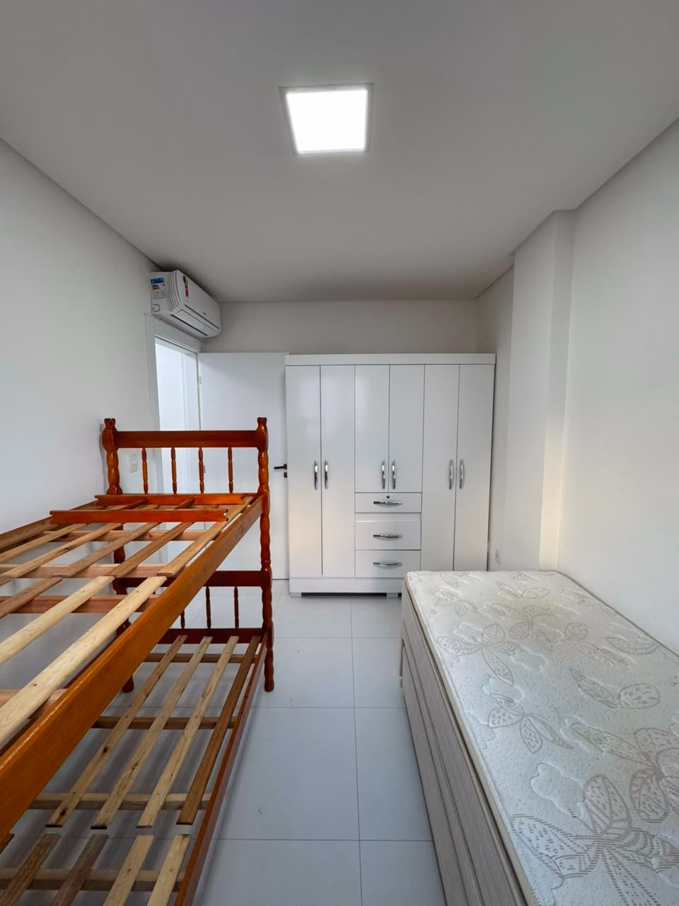 Apartamento 1 suíte em Meia Praia — Meia Praia, Itapema