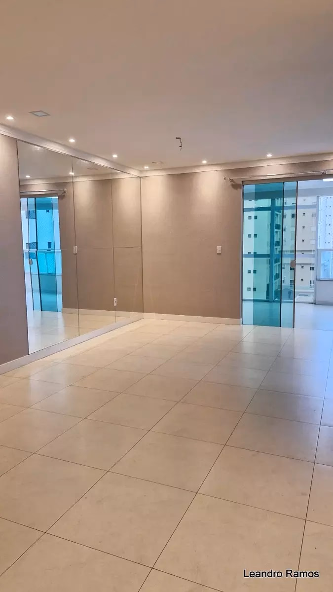 Apartamento 4 suítes em Meia Praia — Meia Praia, Itapema
