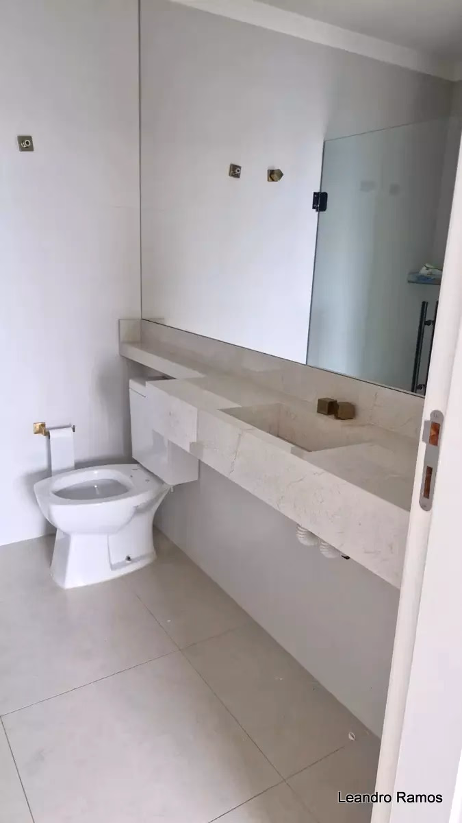 Apartamento 4 suítes em Meia Praia — Meia Praia, Itapema