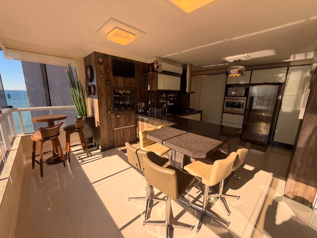 Apartamento 4 suítes em Meia Praia — Meia Praia, Itapema