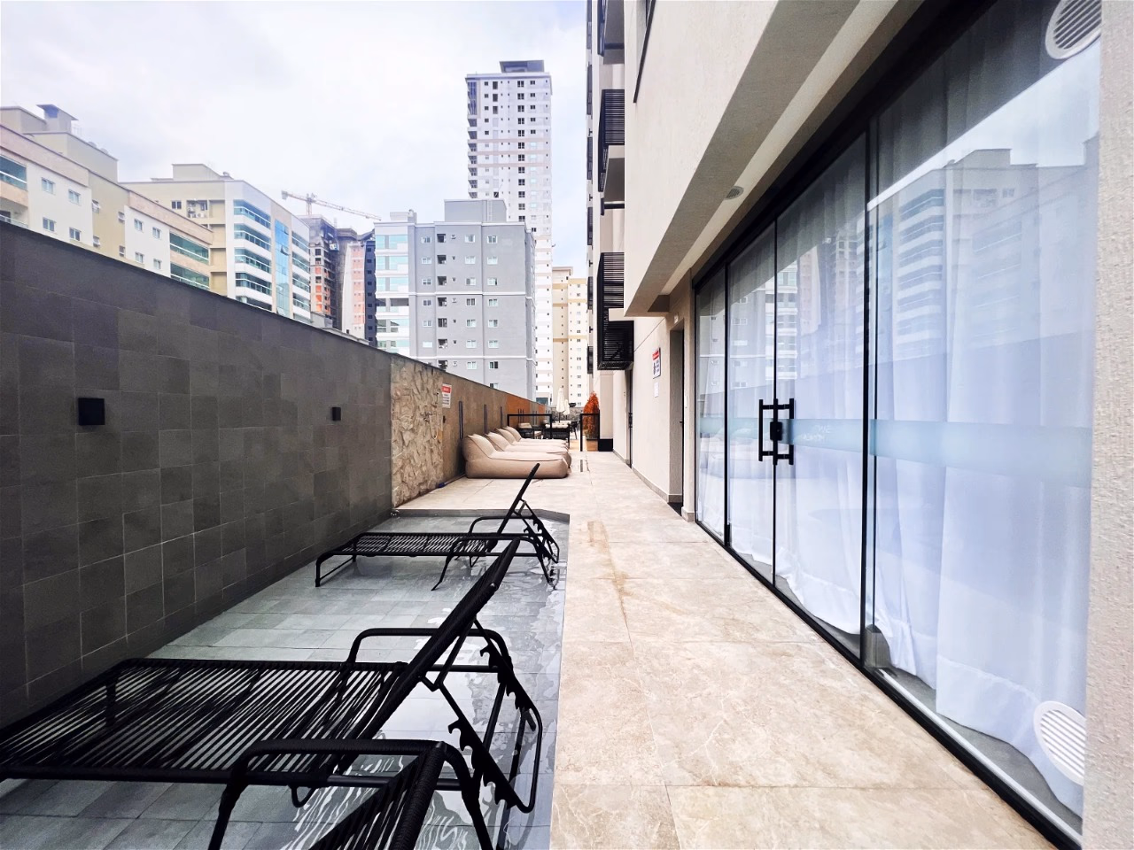 Residencial Santa Mônica - Rua 258, Bairro Meia Praia, Itapema - SC (2)
