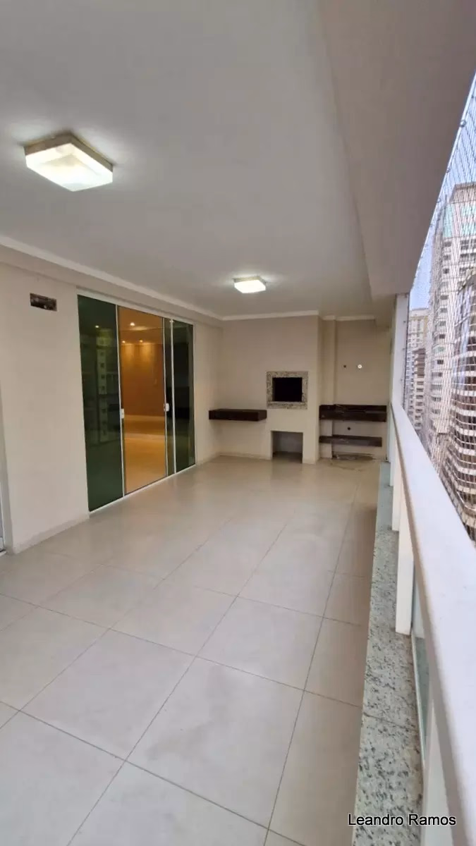 Apartamento 4 suítes em Meia Praia — Meia Praia, Itapema