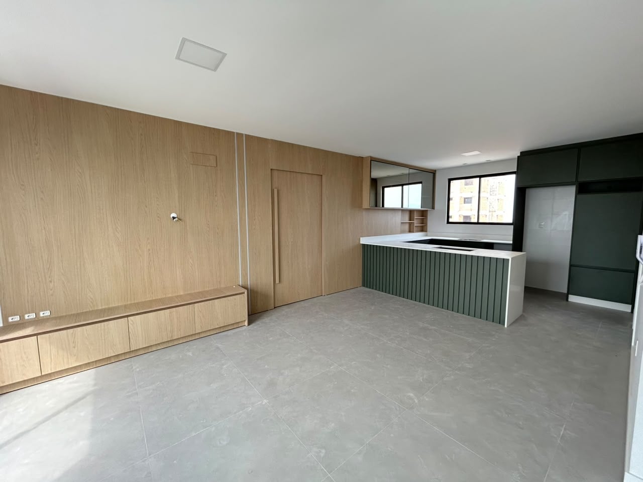 Apartamento 3 suítes em Meia Praia — Meia Praia