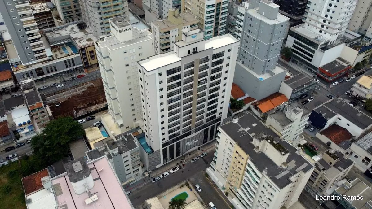 Residencial Santa Mônica, Rua 258, Bairro Meia Praia, Itapema - SC (6)