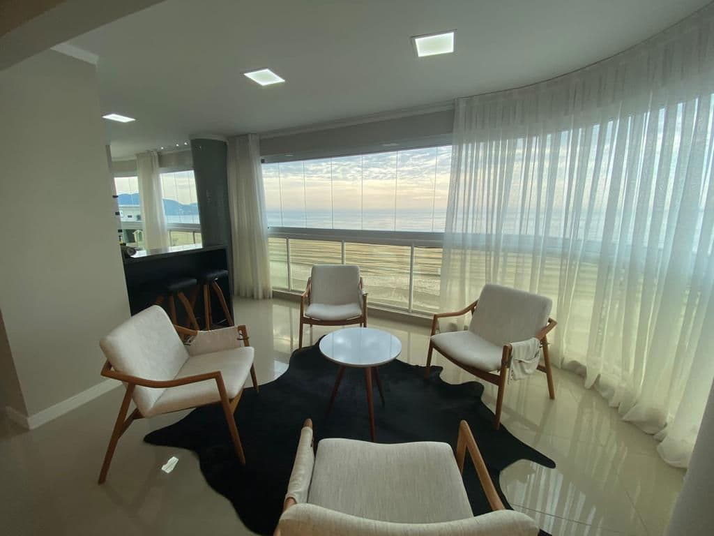 Apartamento 4 suítes em Meia Praia — Meia Praia, Itapema