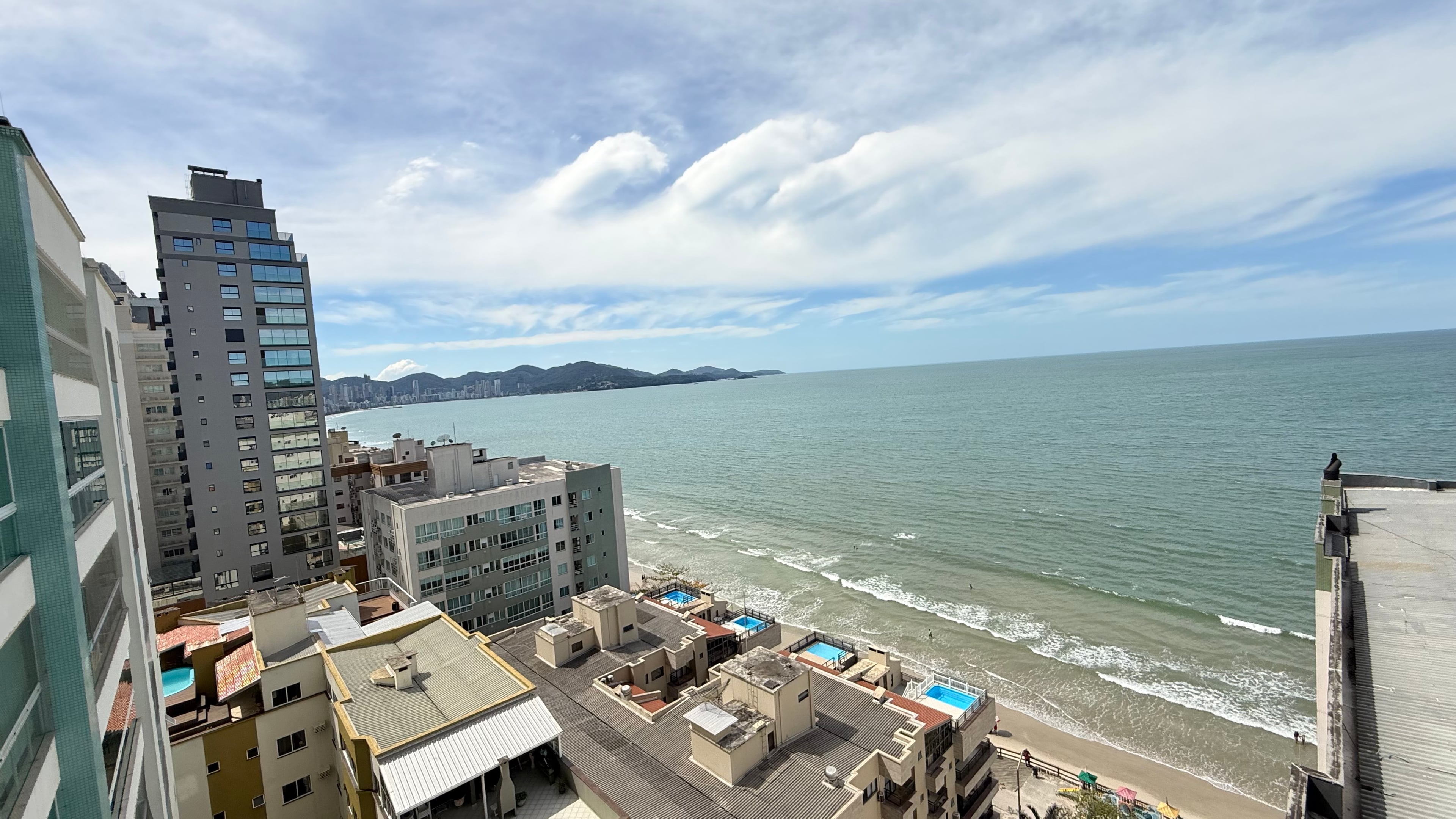 Apartamento 4 suítes em Meia Praia — Meia Praia