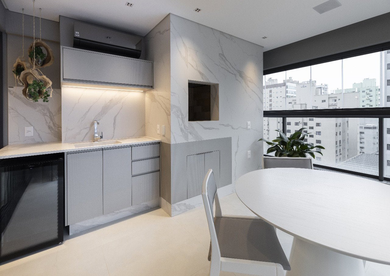 Apartamento 3 suítes em Meia Praia — Meia Praia