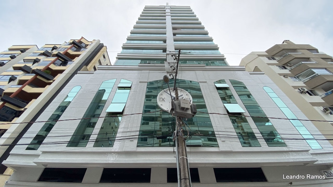 Everest Residencial — Meia Praia