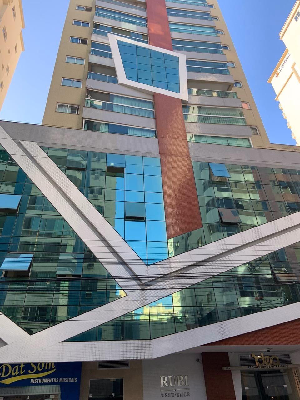 Rubi Residencial — Meia Praia