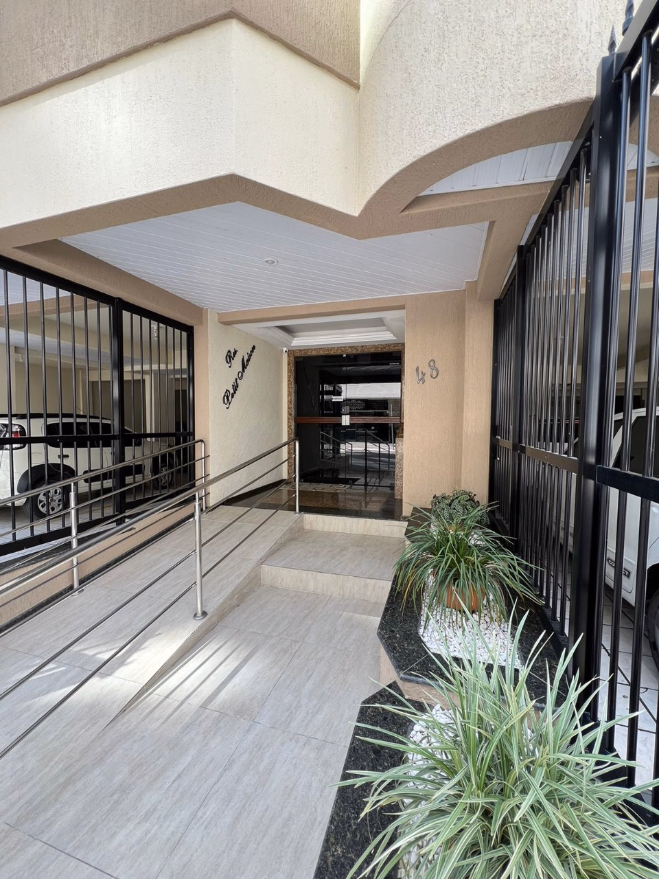 Apartamento a venda, Petit Maison, Meia Praia (2)