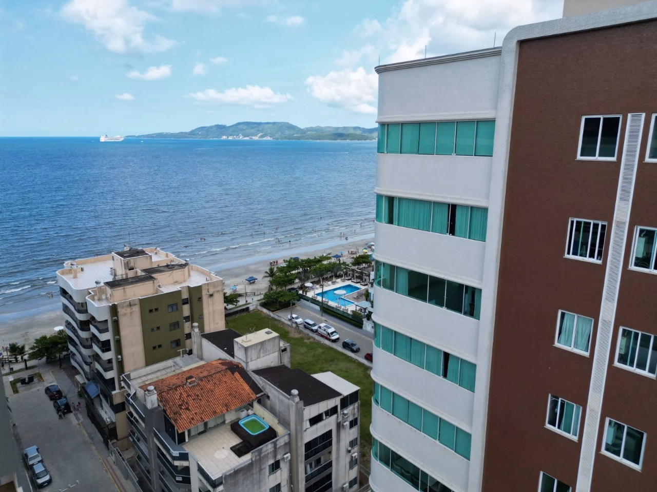 Residencial Atlantis - Rua 295, Bairro Meia Praia, Itapema - SC (4)