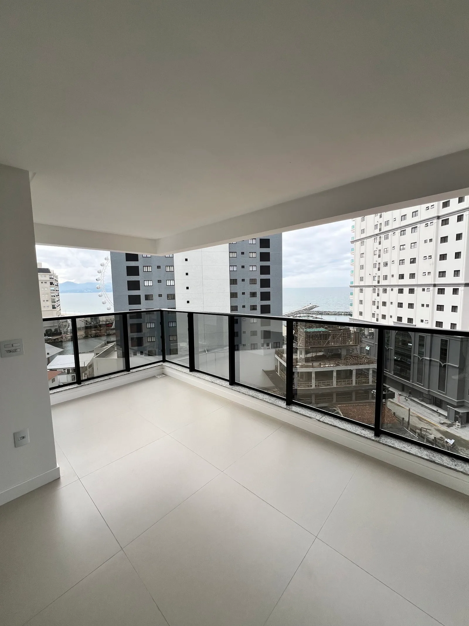 Apartamento 3 suítes em Balneário Perequê — Balneário Perequê
