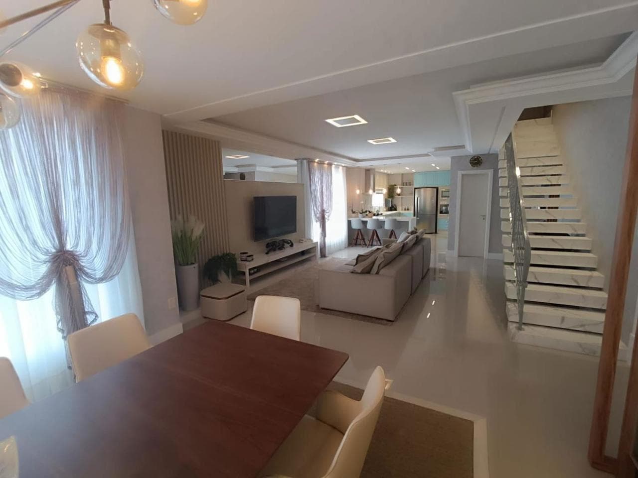 Apartamento 4 suítes em Meia Praia — Meia Praia