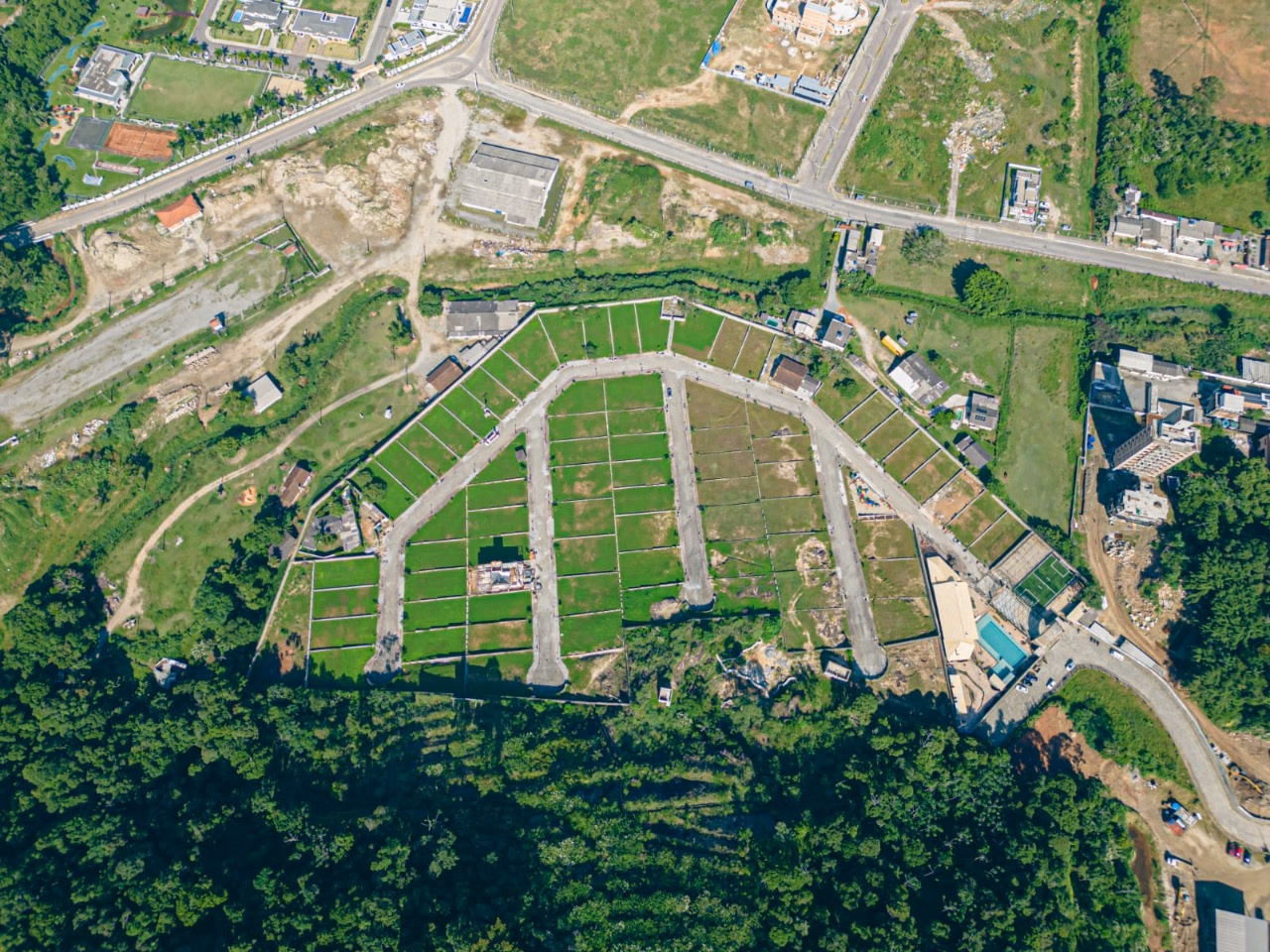 Condomínio Vale das Pedras — Casa Branca