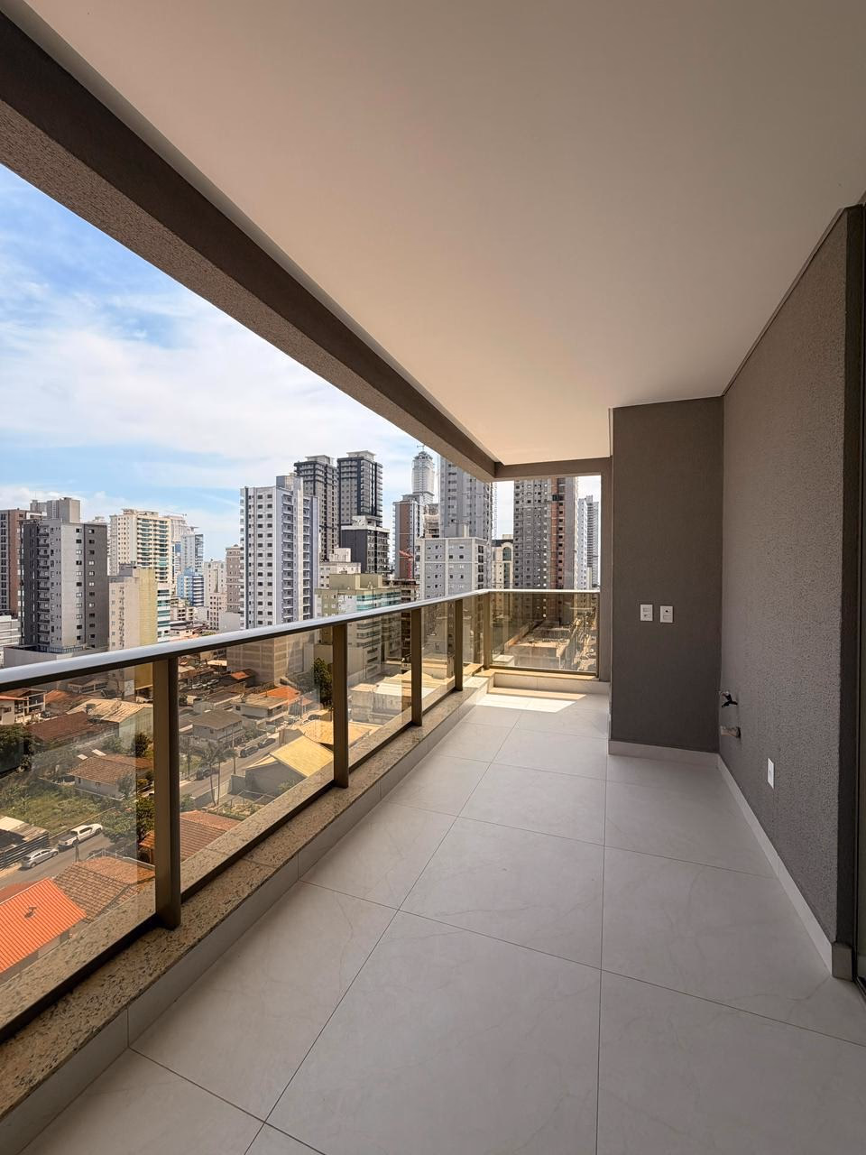 Apartamento 3 suítes em Meia Praia — Meia Praia
