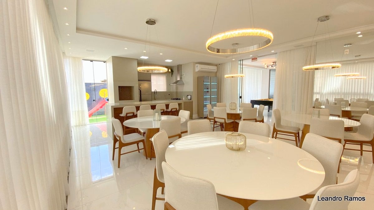 Apartamento quadra mar mobiliado á venda em Meia Praia - beach Village á venda em Itapema (14)