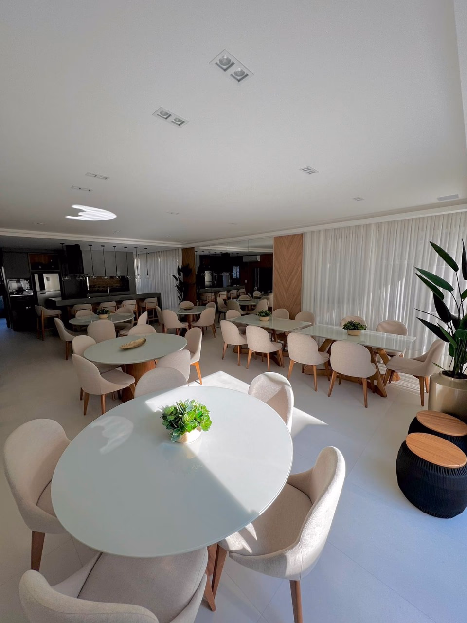 Exuberance Tower - Rua 250, Bairro Meia Praia, Itapema - SC (24)