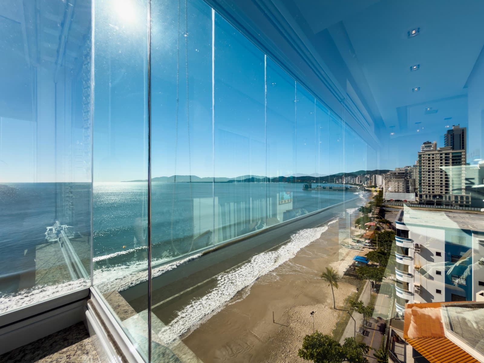 Apartamento 4 suítes em Meia Praia — Meia Praia, Itapema