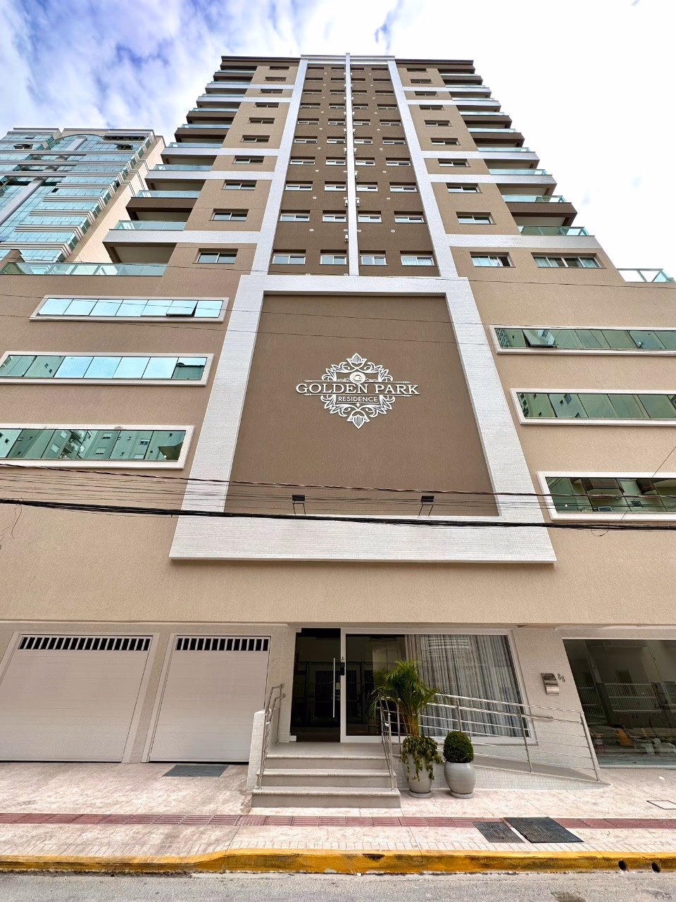 Golden Park Residence — Meia Praia