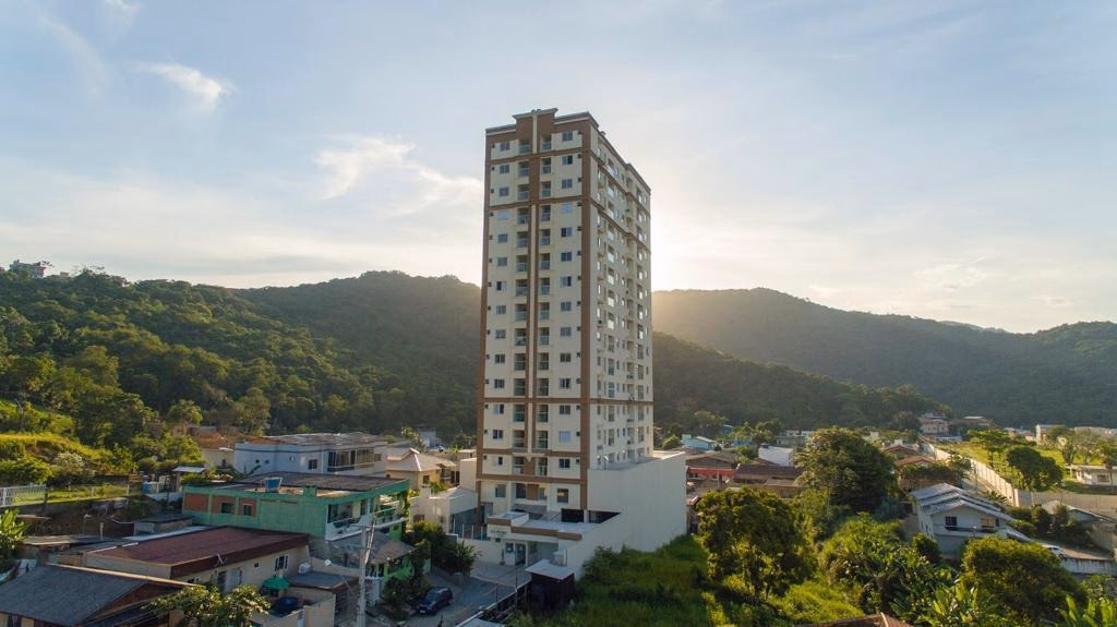 Apartamento mobiliado a venda no Tabuleiro - Vo Pedro a venda em Itapema
